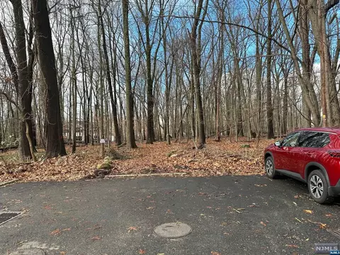 44 Strong St, Mahwah, NJ 07430