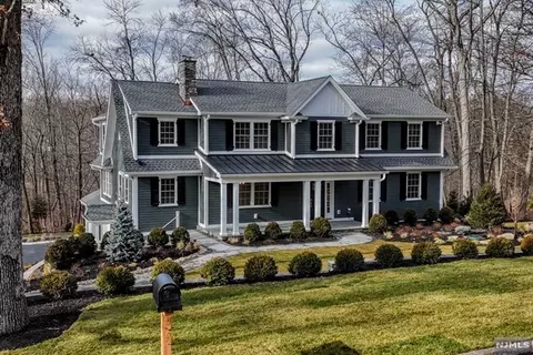 31 Lilline Ln, Saddle River, NJ 07458