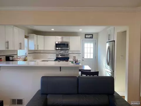836 Pleasantview Ter, Ridgefield, NJ 07657
