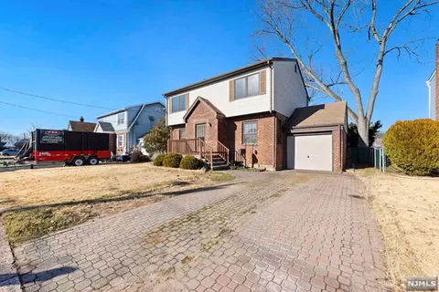 23 Strathmore Ter, Saddle Brook, NJ 07663