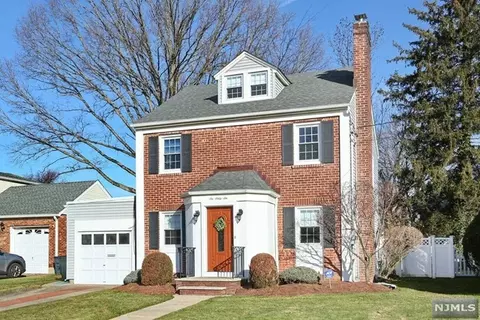 666 Cooper Ave, Oradell, NJ 07649