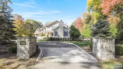 856 W Crescent Ave, Allendale, NJ 07401