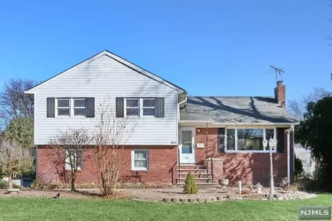 101 Honeysuckle Dr, Township Of Washington, NJ 07676