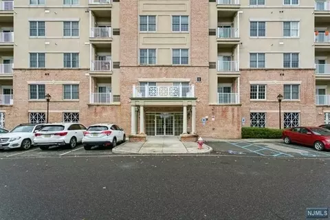 1101 Windsor Park Ct, Englewood, NJ 07631