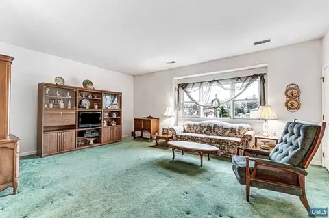 485 Saddle River Rd #4, Saddle Brook, NJ 07663
