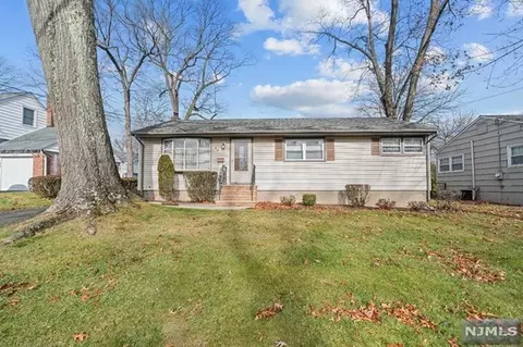 60 Lindbergh Pkwy, Waldwick, NJ 07463