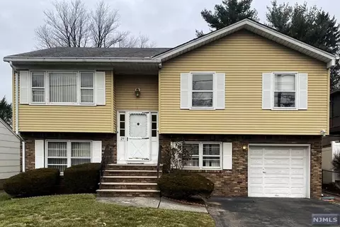 29 Howcroft Rd, Maywood, NJ 07607