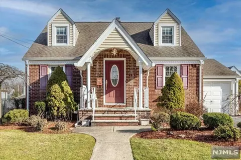 1-39 32nd St, Fair Lawn, NJ 07410