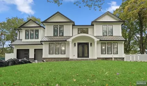 781 Arbor Rd, Paramus, NJ 07652