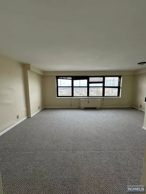 285 Aycrigg Ave #21F, Passaic, NJ 07055