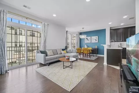 27 Kennedy Ln, Wood Ridge, NJ 07075