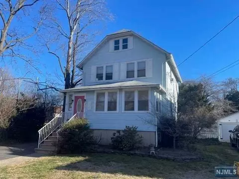 71 School St, Bergenfield, NJ 07621