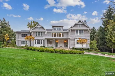 40 Huyler Landing Rd, Cresskill, NJ 07626