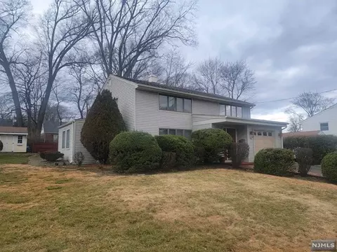 12 Salrit Ave, Waldwick, NJ 07463