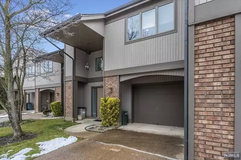 29 Maltese Dr, Fair Lawn, NJ 07410