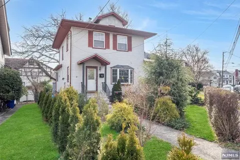 704 Prospect Ave, Ridgefield, NJ 07657