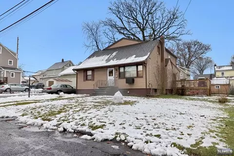 15 1st St, Dumont, NJ 07628