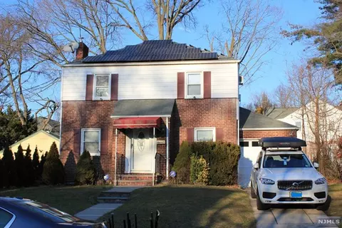 81 Knapp Pl, Englewood, NJ 07631