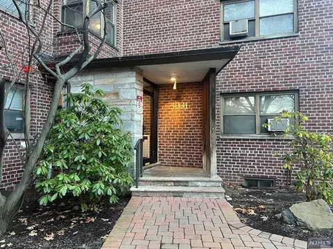 3031 Edwin Ave #1B, Fort Lee, NJ 07024