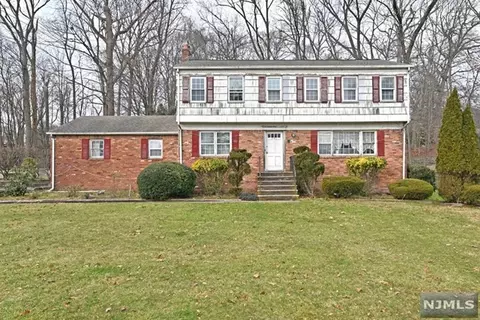 731 Amherst Dr, Township Of Washington, NJ 07676
