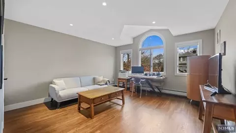516 Brandon Pl, Cliffside Park, NJ 07010