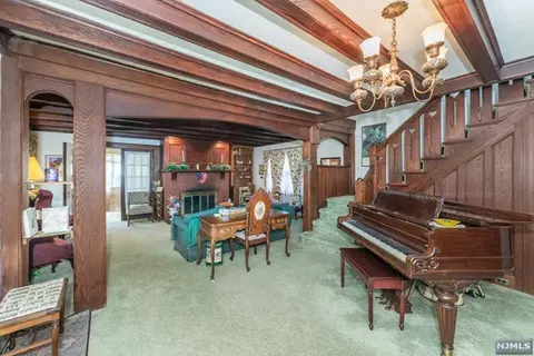 66 Hillside Ave, Allendale, NJ 07401