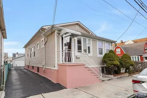 195 Maple St, Kearny, NJ 07032