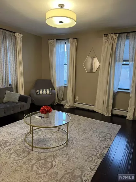 553 Undercliff Ave #3, Edgewater, NJ 07020
