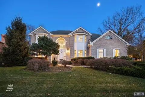 26 Arnold Ave, Closter, NJ 07624