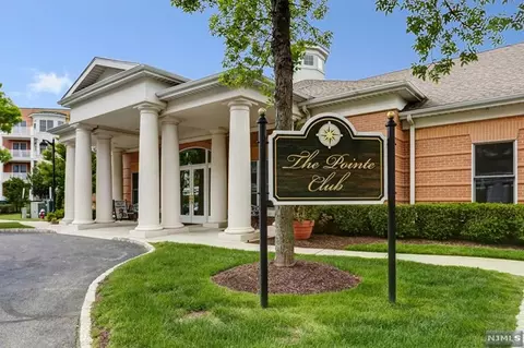 3108 Pointe Gate Dr, Livingston, NJ 07039