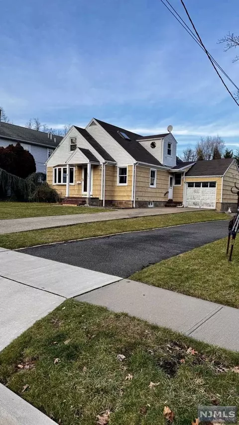222 Elm Ave, Hackensack, NJ 07601