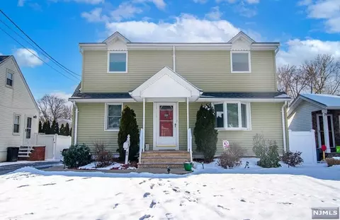 68 Stratford Rd, Dumont, NJ 07628