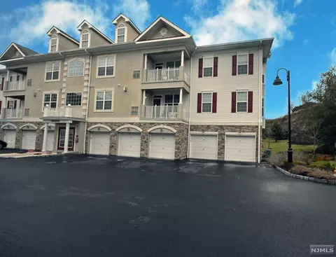 4 Slate Ct #B2, Woodland Park, NJ 07424