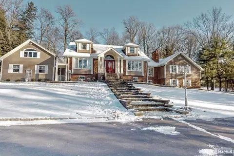 1 Castle Hill Ct, Saddle River, NJ 07458