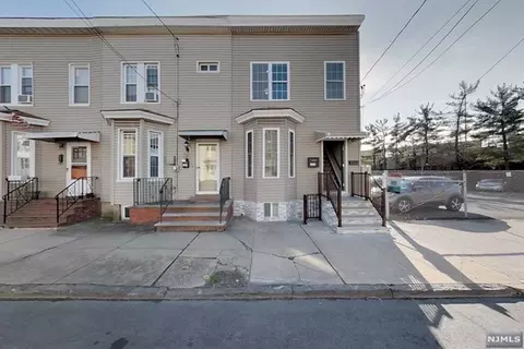 325 Sussex St, Harrison, NJ 07029
