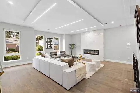 576 Kearney Ave, Cliffside Park, NJ 07010