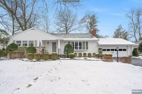 725 Amaryllis Ave, Oradell, NJ 07649