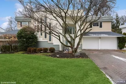 1624 Dover Ct, Teaneck, NJ 07666