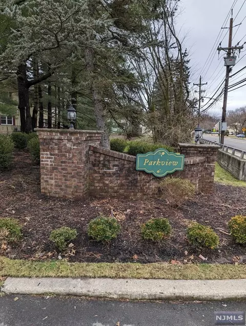 17 Park View Pl, Fair Lawn, NJ 07410