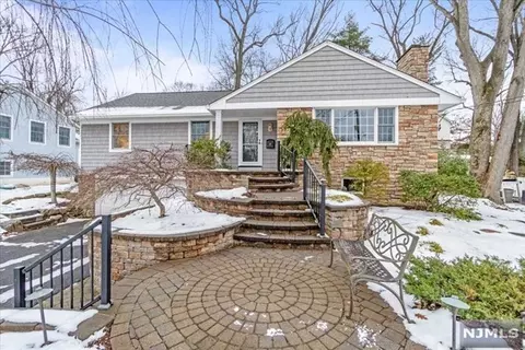 46 Balfour Ln, Ramsey, NJ 07446