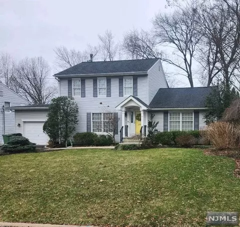 240 Hillside Ave, Paramus, NJ 07652