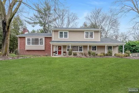 625 Kenwood Rd, Ridgewood, NJ 07450