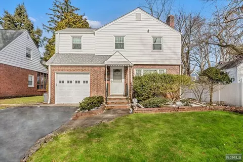 121 Minell Pl, Teaneck, NJ 07666