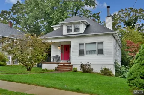 30 Vreeland Ave, Midland Park, NJ 07432