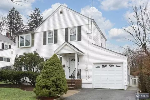 99 Kenwood Rd, River Edge, NJ 07661