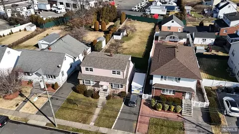 125 Mill St, Elmwood Park, NJ 07407