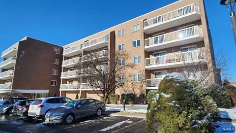 38 Moonachie Rd #402, Hackensack, NJ 07601