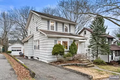 522 Kenwood Pl, Teaneck, NJ 07666