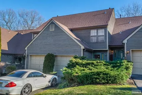 47 Manchester Ln, West Milford, NJ 07480