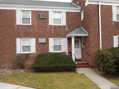 36 A Elmwood Ct #36 A, Elmwood Park, NJ 07407